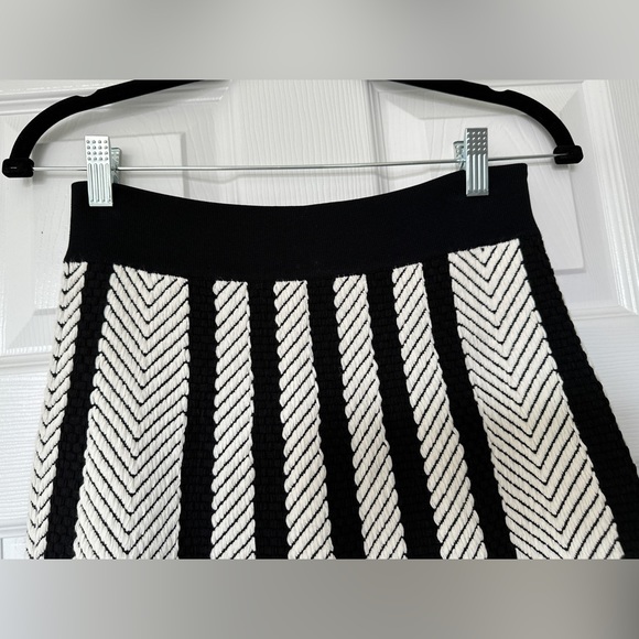 MAJE Mini Skirt Size 1 - Picture 4 of 7